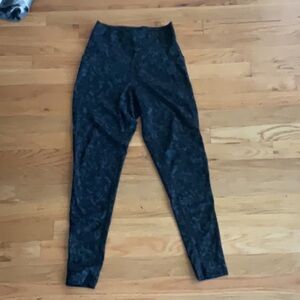 Danskin Black and Gray Athletic and Comfy Leggings Sz Small